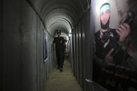 Войната на четири фронта: Болниците в Газа превърнати в жив щит