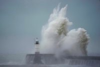 Бурята "Киърън" бушува в Западна Европа с пориви на вятъра над 200 км/ч