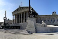 Модернистичен фонтан предизвиква недоумение във Виена