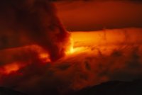 снимка 1 Етна изригна, изхвърляйки лава и пепел над Сицилия (Снимки)