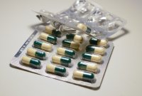 Антибиотици да се изписват и с хартиена рецепта, която да се дигитализира, предлагат от МЗ