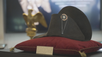 Продават на търг прочутата двувърха шапка на Наполеон (СНИМКИ)