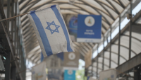 Съжителство по неволя: Как живеят палестинци и евреи в предградие на Тел Авив