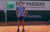 Адрияно Дженев отпадна на сингъл, но продължава на четвъртфиналите на двойки на тенис турнира в Монастир