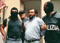 2200 години затвор: Италия осъди над 200 души, свързани с мафията