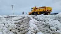 65 машини почистват пътните настилки в районите със снежна покривка в Източна България