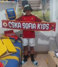 Фенове на ЦСКА изпратиха клубни артикули на млад привърженик на Бока Хуниорс