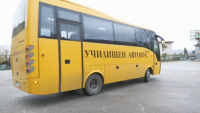 Училищните автобуси: Няма горна граница за възрастта на шофьорите, возещи деца