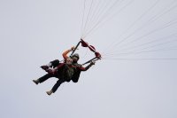 106-годишен ветеран от войната скочи с парашут заедно с губернатора на Тексас (СНИМКИ/ВИДЕО)