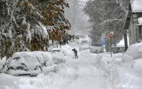 Стотици населени места все още са без ток