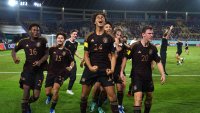 Драма с дузпи класира Германия за финала на световното по футбол до 17 г. в Индонезия