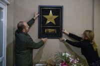 Тина Търнър вече има почетна звезда в Бургас (Снимки)