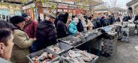 снимка 8 Преди Никулден: Опашки за риба на Женския пазар (Снимки)