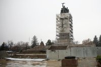 Паметникът на Съветската армия спешно трябва да бъде демонтиран, съобщи областната управа на София