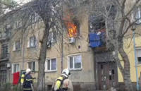 Три екипа гасят пожар в жилищна сграда в Пловдив (Видео)
