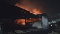Пожар във фабрика за пелети в казанлъшкото село Дунавци
