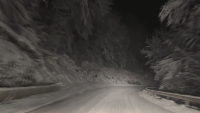 Обилен снеговалеж на прохода Шипка, очаква се влошаване на пътната обстановка