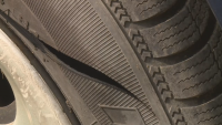 Задържаха мъж, нарязал гумите на 11 автомобила край Женския пазар в София