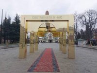 Премахнаха арките от пространството пред храм-паметника "Св. Александър Невски"