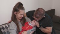 Двойка от Бургас посреща първата си Коледа като семейство и като родители