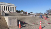 Вандалска проява: Заляха с червена боя стъпалата на Линкълн Мемориъл във Вашингтон