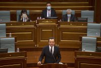 Косовският премиер изненада от пилотската кабина първите пътници без визи