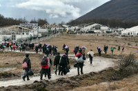Мигрантският натиск: Центровете за настаняване на бежанци у нас са почти пълни