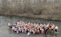 120 мъже скочиха в река Марица в Пловдив, за да спасят Богоявленския кръст
