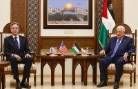 Кризисна обиколка в Близкия изток: Блинкен разговаря с Махмуд Абас