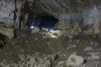снимка 3 В капан под земята: Петима души са блокирани в пещера в Словения (СНИМКИ)