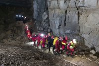 снимка 1 В капан под земята: Петима души са блокирани в пещера в Словения (СНИМКИ)