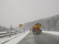 Заради обилен снеговалеж: Ограничиха движението на камиони по АМ "Тракия" в района на Пазарджик