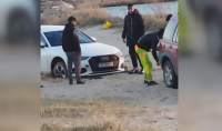Отново кола в пясъка: Шофьор заседна на плажа във Варна (СНИМКИ)