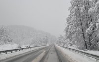 Сняг и виелици в събота: Шофьорите да тръгват с автомобили, готови за зимни условия