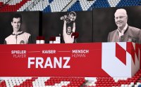 снимка 4 Байерн М почете Франц Бекенбауер на специална церемония на стадион "Алианц Арена"