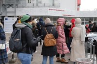 снимка 2 Протест пред "Пирогов": Майката на Даная настоява за оставката на директора