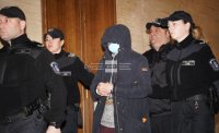 Убийството на Пейо Пеев: Доведоха Красимира Трифонова в съдебната зала с белезници и пранги