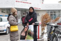 снимка 1 Протест пред "Пирогов": Майката на Даная настоява за оставката на директора
