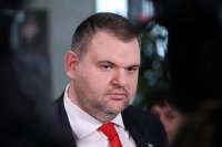 Пеевски внесе сигнал до главния прокурор, свързан с частния съдийски клуб на Божанов