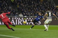 Интер записа минимален успех над Ювентус след автогол на Федерико Гати