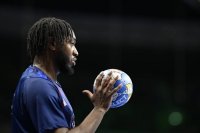 Европейският шампион по хандбал с тима на Франция Беноа Кунку бе задържан по обвинение в опит за изнасилване