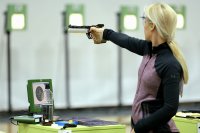 Ирена Танова и Борис Тузлуков триумфираха на пистолет в първия ден на международния турнир в София