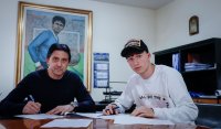 Юношата на Левски Кристиян Йовов подписа професионален договор с клуба