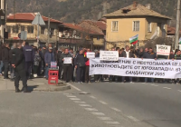 Земеделците затвориха и пътя към Гърция при Кресна