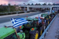 Протестиращите земеделци в Гърция блокираха магистралата Атина-Ламия