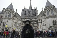Съдът в Лондон не взе незабавно решение за екстрадицията на Асанж