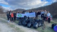 По пътя на мигрантите: Студенти почистиха Странджа планина от боклуци