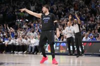 Лука Дончич изригна с 41 точки за успеха на Далас над Финикс в НБА