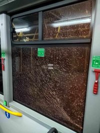 Стрелба с въздушна пушка по автобус на градския транспорт в Добрич (СНИМКИ)