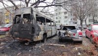 Няколко автомобила изгоряха тази нощ в Пловдив (СНИМКИ)